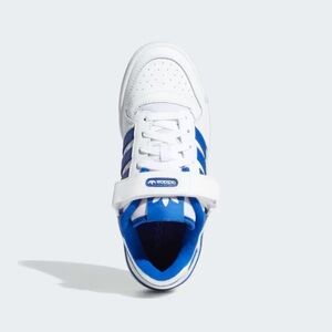 Size 6 Youth Adidas Kids Sneakers in White and Blue